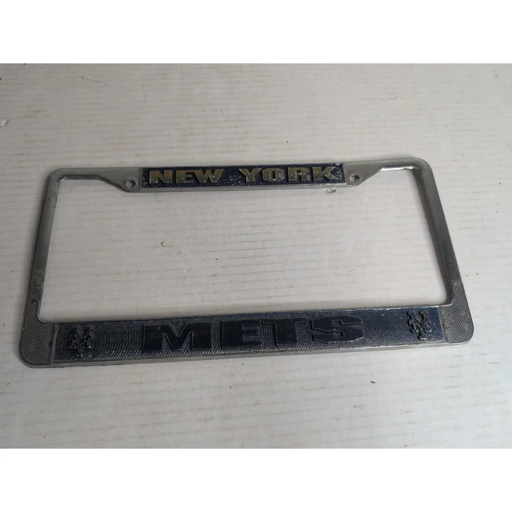 NEW YORK METS EMBOSSED CHROME LICENSE PLATE FRAME